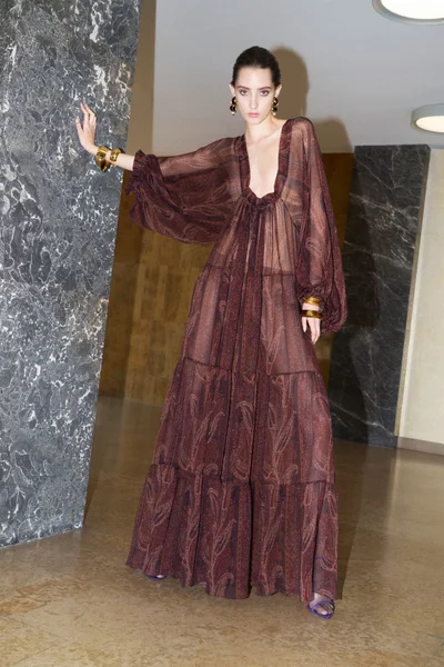 Look 10